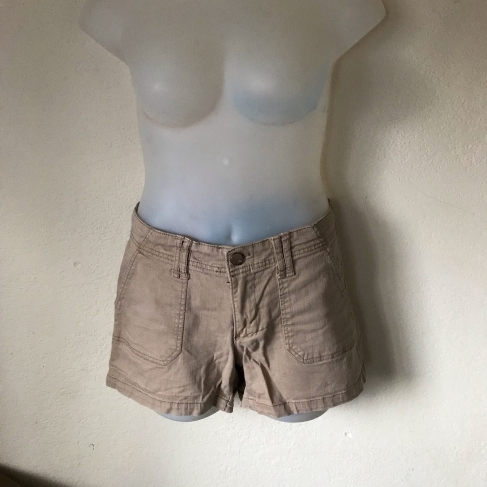 Khaki shorts 💫